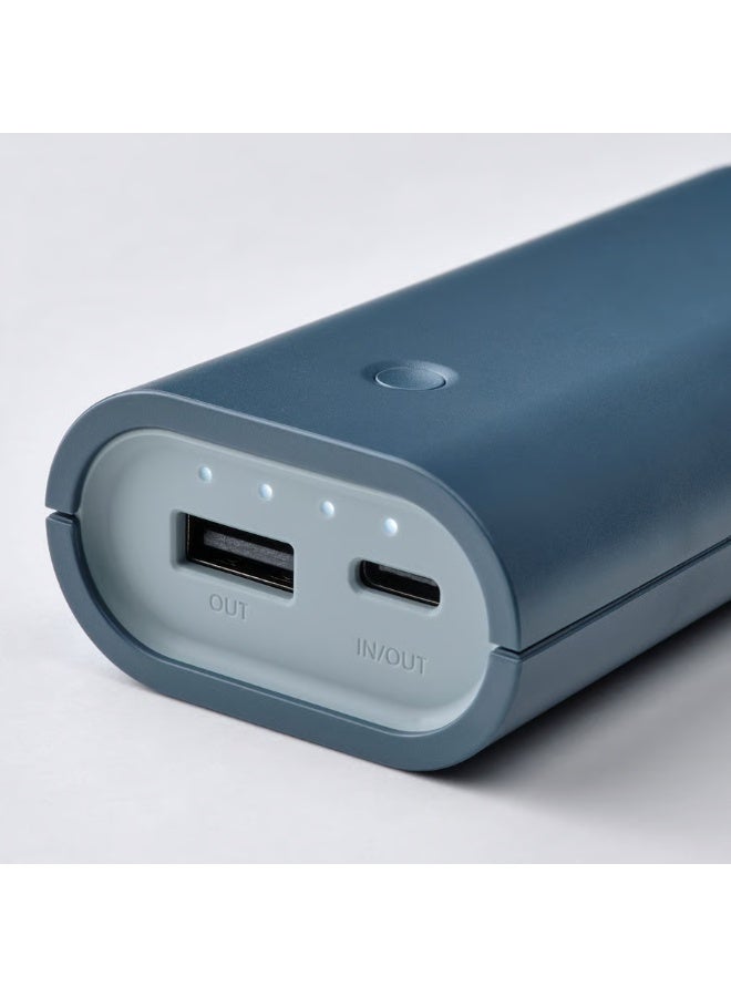 IKEA (IKEA) بطارية محمولة من ايكيا VARMFRONT بسعة 5,200 مللي أمبير | شاحن متنقل سريع الشحن بمنفذ USB-C ومنفذ USB-A | باور بنك خارجي للأيفون والأندرويد والأجهزة اللوحية | تصميم أزرق أنيق وخفيف مع حماية ذكية - Image 4