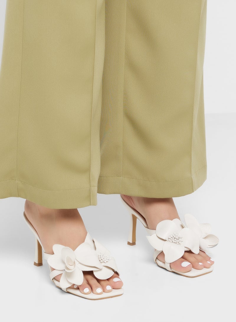 ايلا صندل بكعب كبير بنقوش زهور - Image 5