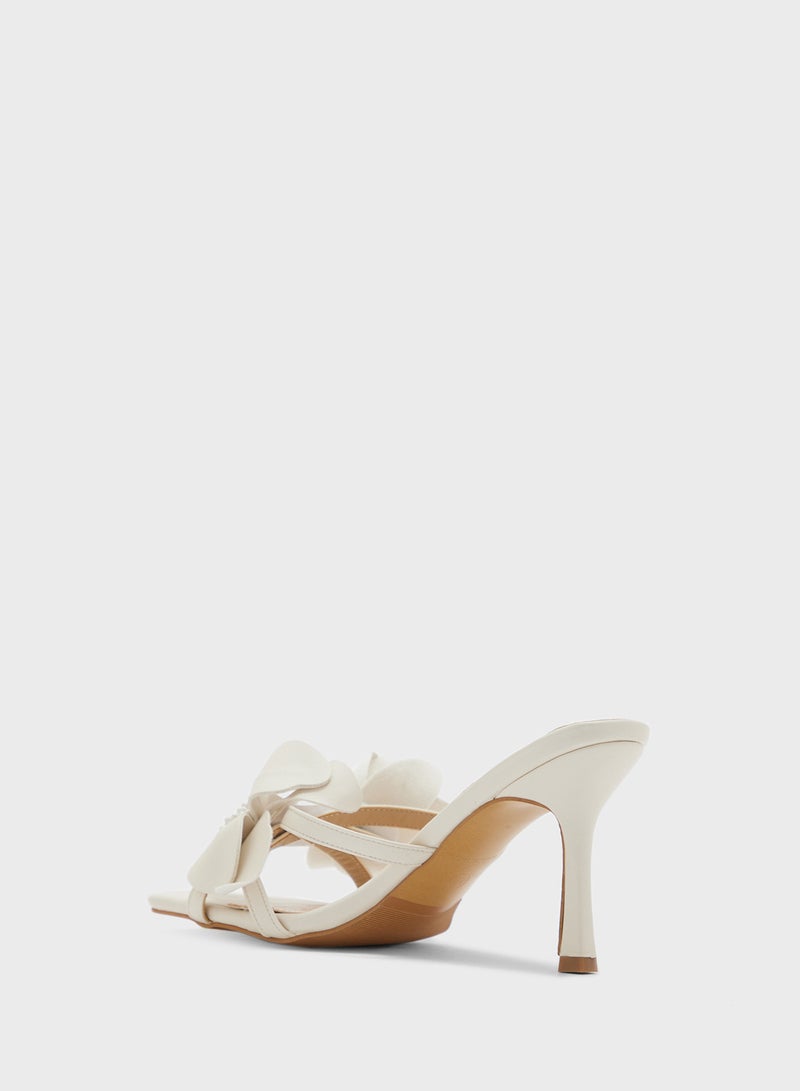 ايلا صندل بكعب كبير بنقوش زهور - Image 3