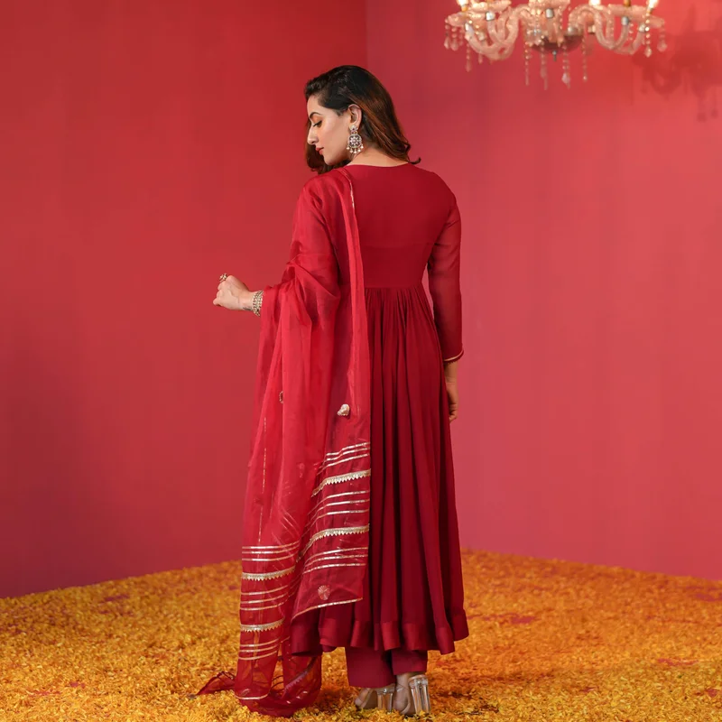 GoSriKi مزيج الرايون النسائي كورتا أناركلي الصلب مع بنطال ودوباتا الأحمر