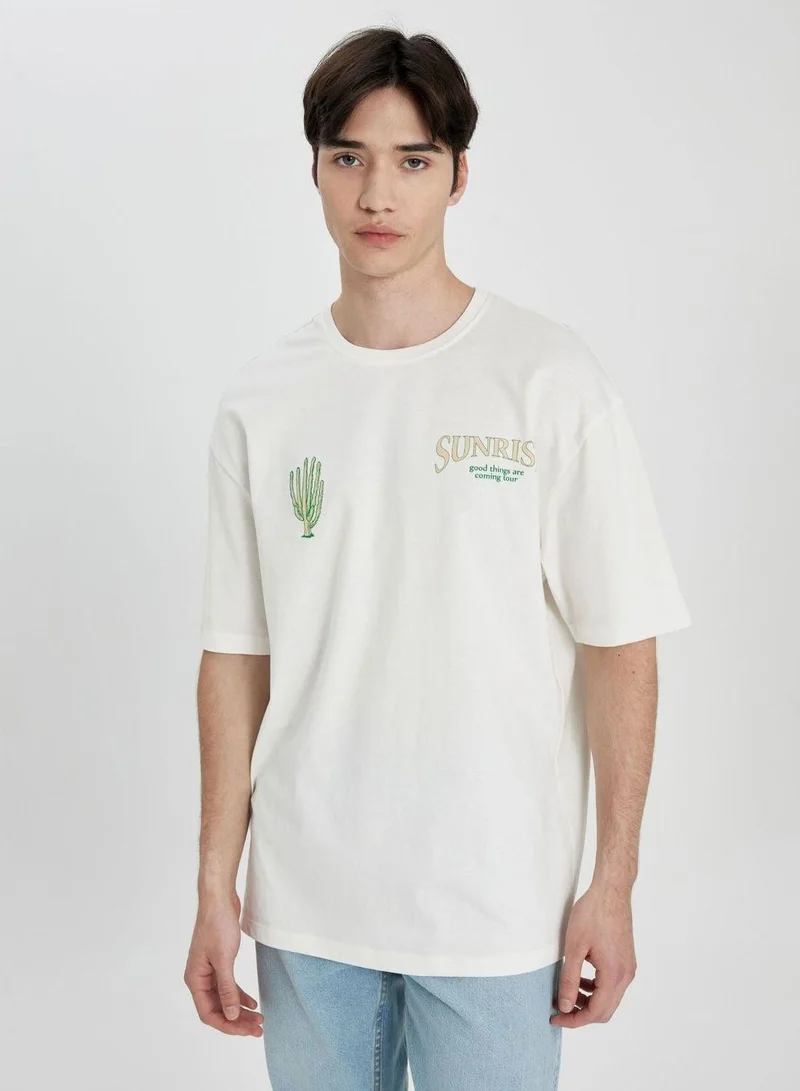 DeFacto  Comfort Fit Crew Neck Printed T-Shirt for Men | Best Price UAE