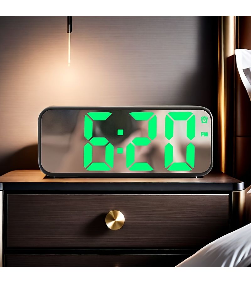 ساعة رقمية USB بضوء أخضر مع شاشة LED عالية الوضوح، سطوع قابل للتعديل، وضع ليلي. - Image 5