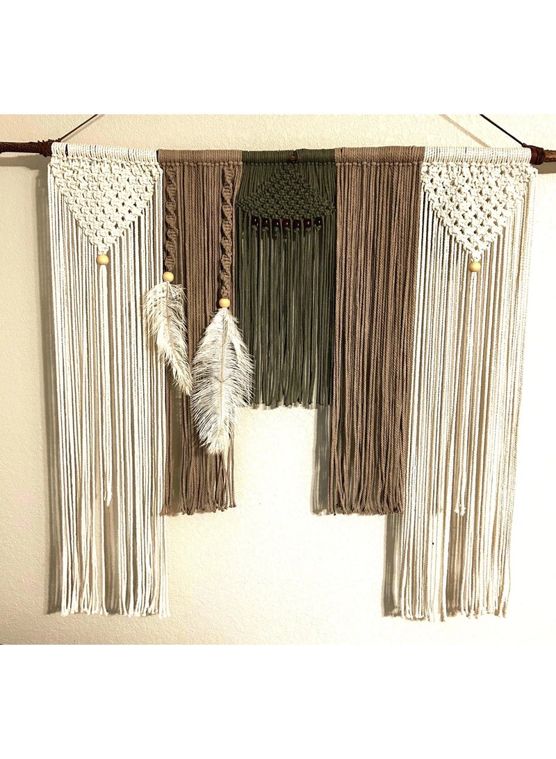 انتيكيانو قطعة فنية مصنوعة يدويًا من خيوط قطنية عالية الجودة، تتميز بتصميم بوهيمي راقٍ وعُقد متقنة تضيف لمسة من الدفء والأناقة لأي جدار. مثالية لتزيين غرف المعيشة أو النوم، وتضفي أجواءً طبيعية وهادئة على المساحة. - Image 1