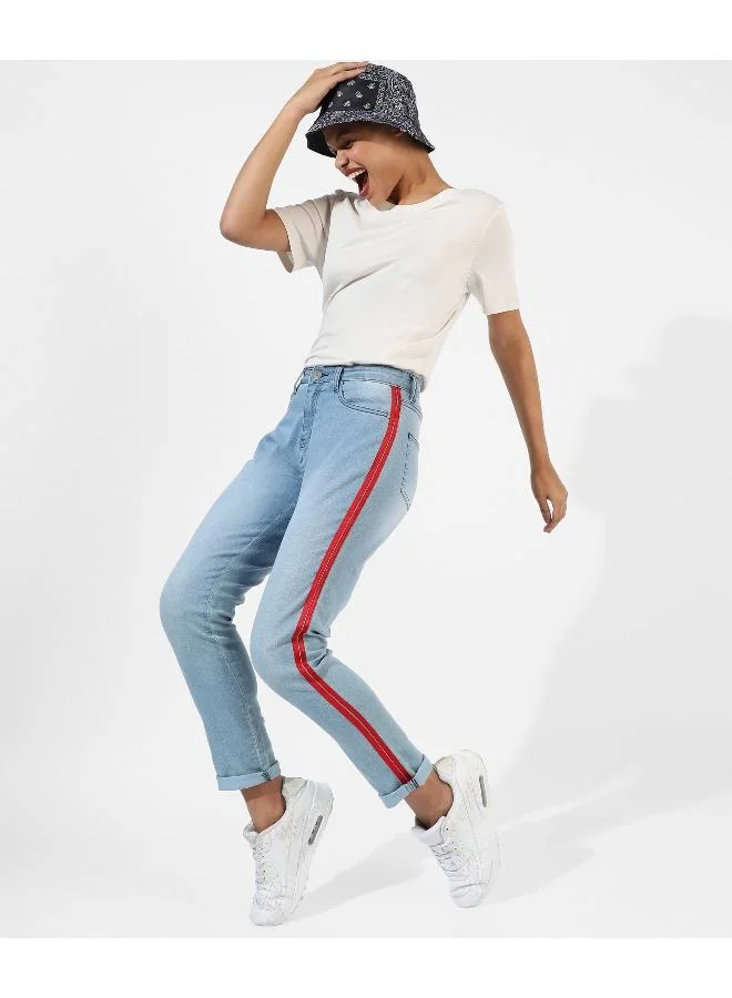 كامبوس سوترا بنطال جينز نسائي من قماش الدنيم ذو قصة عادية باللون الأزرق الكلاسيكي ومتوسط الغسل