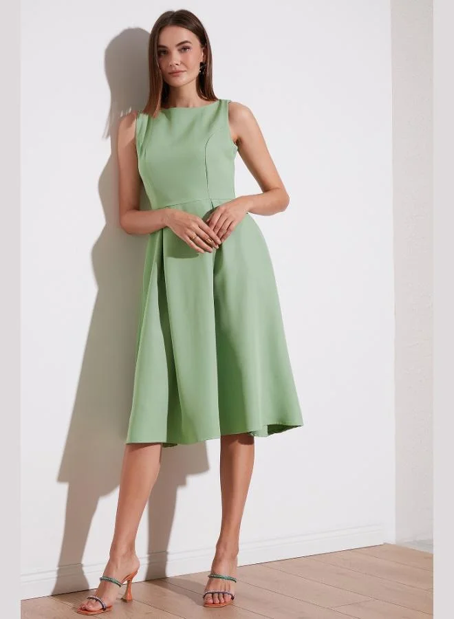 ليلا فستان ميدي بكسرات بقصة عادية بياقة دائرية وجيب للنساء