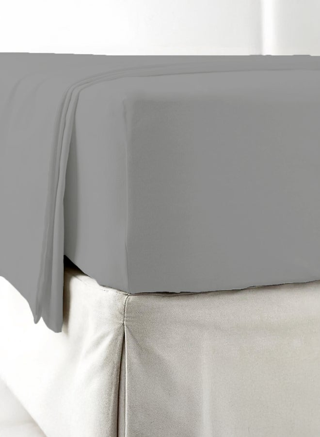 ايست من نون شيت مفروش سوبر كينغ سايز | مادة قطن ساتين ناعمة 400TC | لون رمادي داكن | شيت مفروش 1 بحجم 200 × 200 سم مع جيب عميق 40 سم | مناسب لمرتبة سوبر كينغ سايز - Image 3