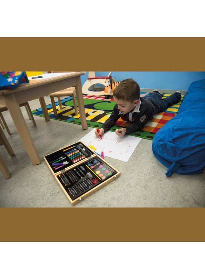 JAJEEK مجموعة فنون الأطفال 70 قطعة في صندوق خشبي - مجموعة كاملة من أدوات الرسم والتلوين مع أقلام ملونة، ألوان مائية، فرش، باستيل زيتي والمزيد | مثالية للأطفال المبدعين، مشاريع الفن المدرسية والهدايا | حقيبة خشبية محمولة لتخزين سهل والسفر - Image 1