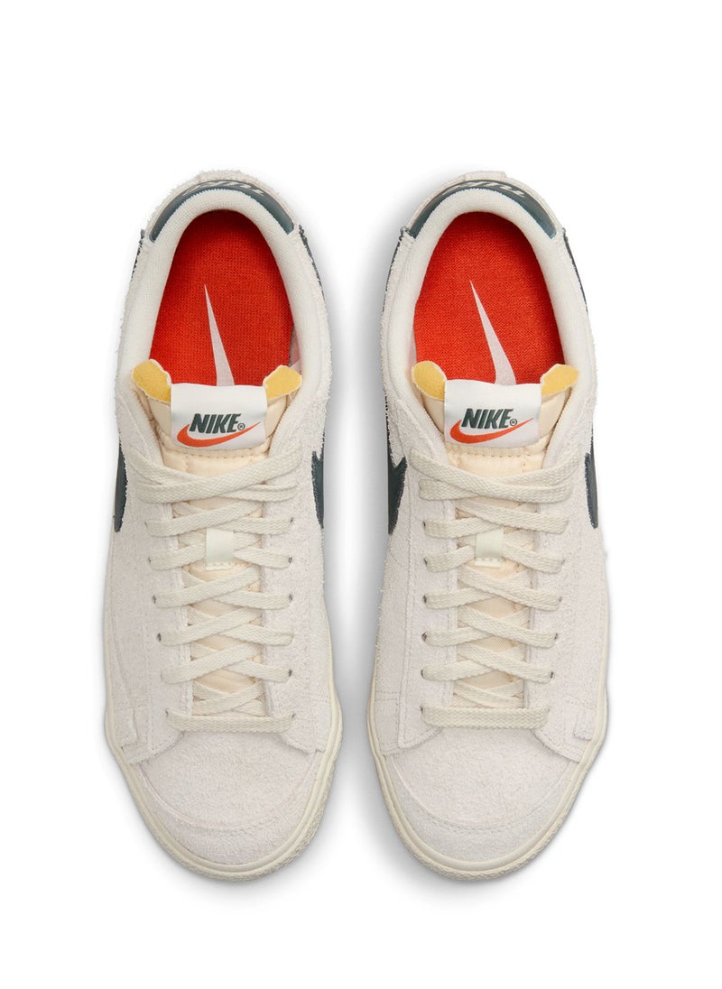 Nike - W Blazer Low '77 Vntg - Image 1