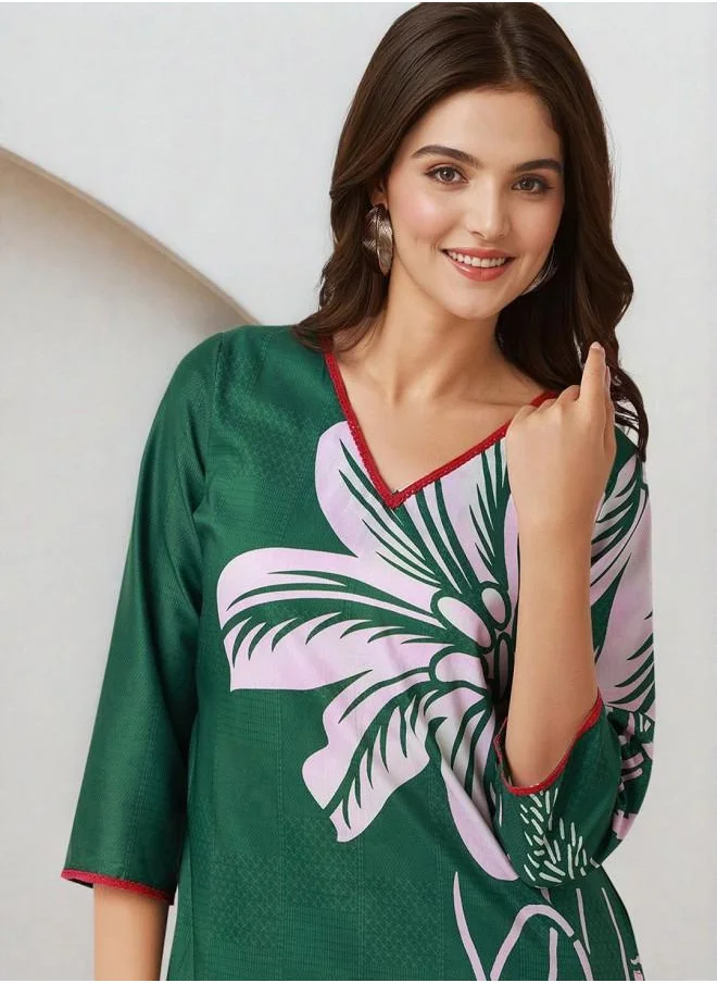 آي شين Tunic Women Green Polyester Kurta Set with Embroidered pattern Tunic and Palazzo features a Round neckline and Three-Fourth Sleeve secured with Elastic closure and styled in Straight Fit ideal for Festive moments — designed to make heads turn.