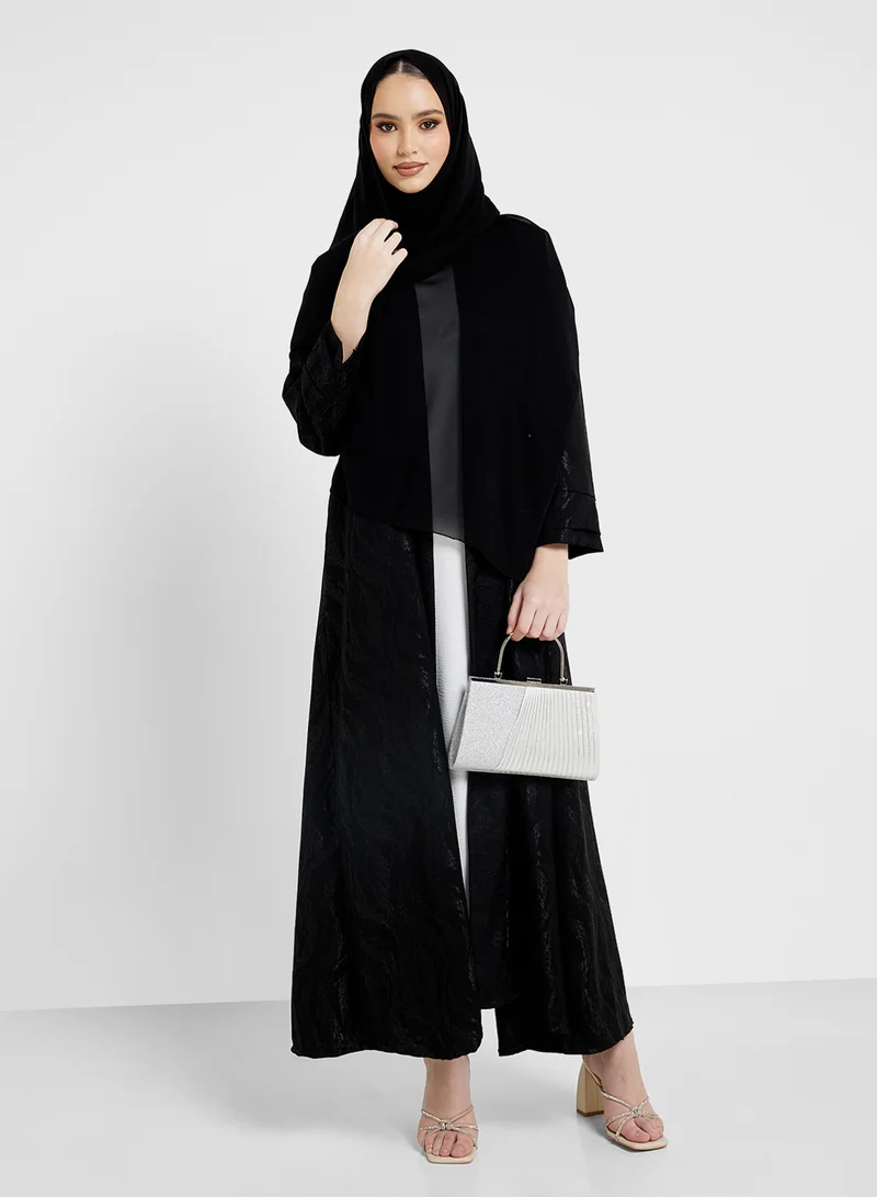 هيا كلوزيت Collared Flared Sleeve Abaya