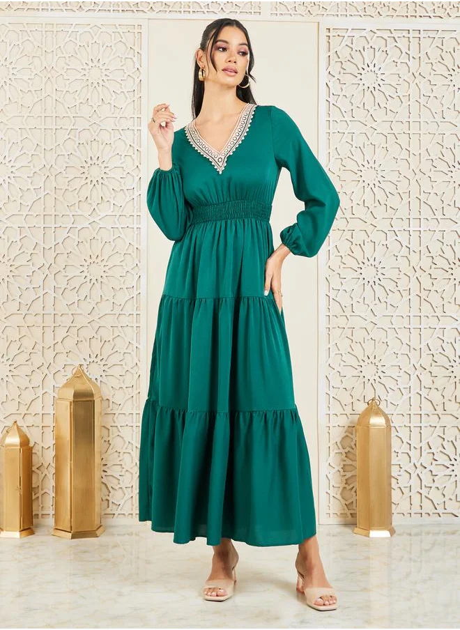 ستايلي Lace Trim V Neck Smocked Waist Tiered Maxi Dress