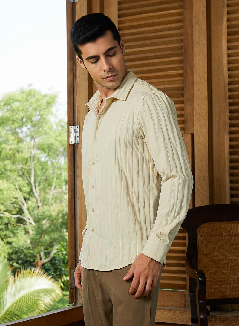 Campus Sutra Campus Sutra Men's Cream White Quilt-Tactile Shirt For Casual Wear | Spread Collar | Long Cuffed Sleeves | Button Closure | Shirt Crafted With Comfort Fit For Everyday Wear