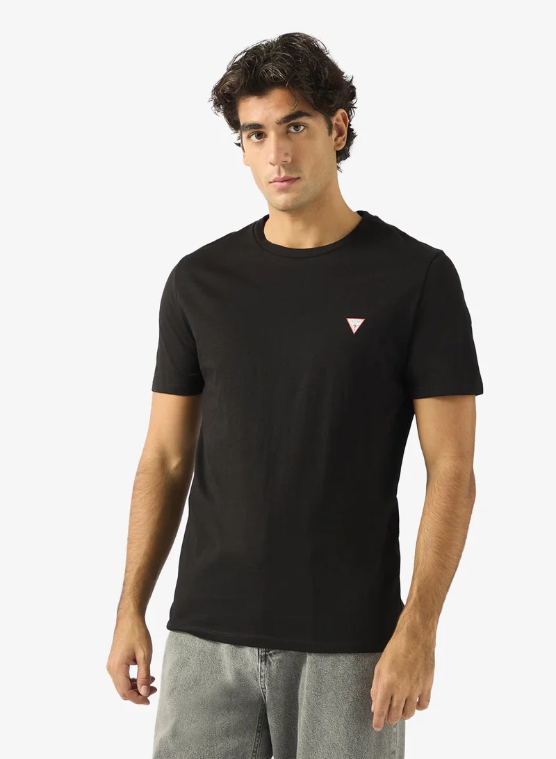 جس تيشيرت بياقة دائرية وأكمام قصيرة