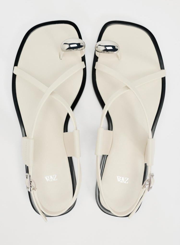 زارا صندل مسطح بأربطة مسطحة مع زينة معدنية - Image 3