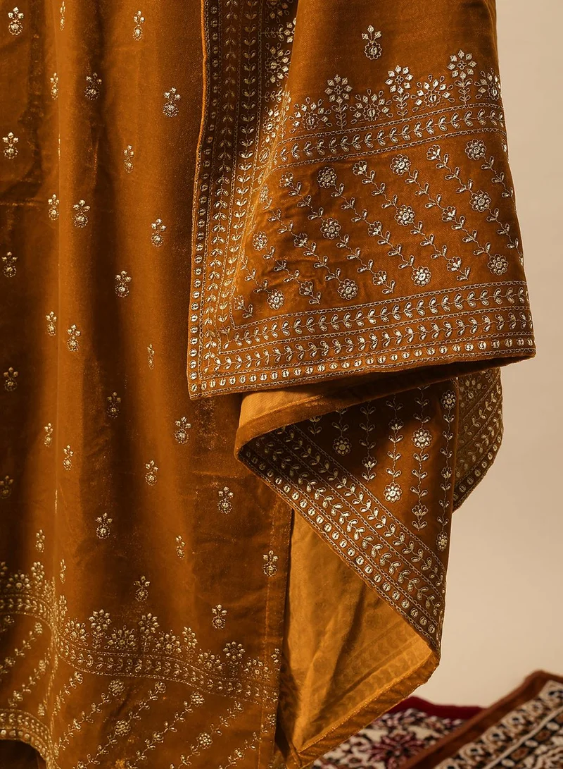 آي شين Rich Gold Velvet Gold Print Straight Kurta sets with dupatta