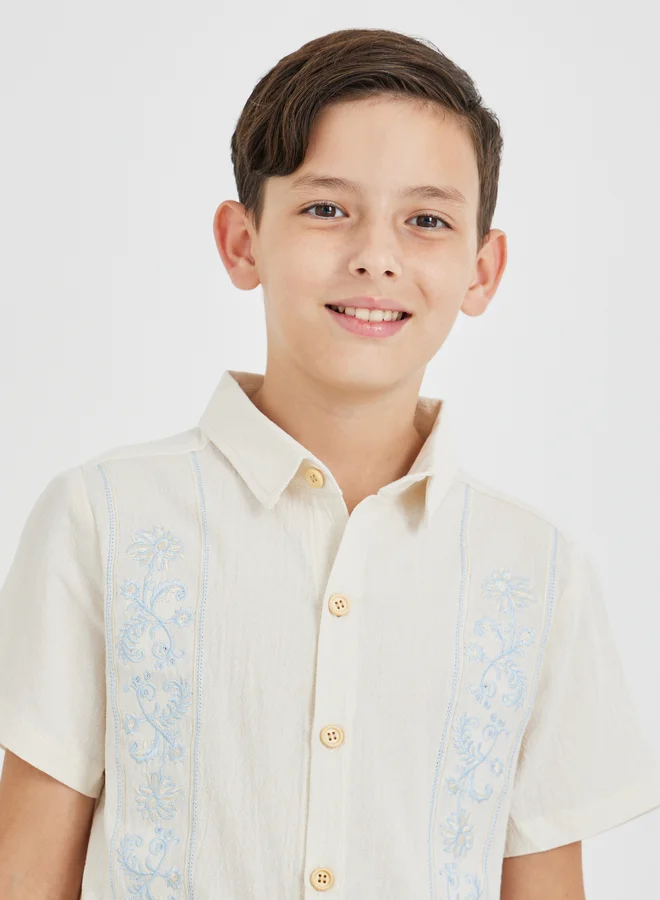Styli Styli Embroidered Spread Collar Buttoned Shirt