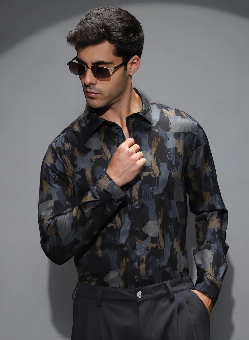 Campus Sutra Men's Prussian Blue & Charcoal Black Fray-Stroke Imprint Shirt