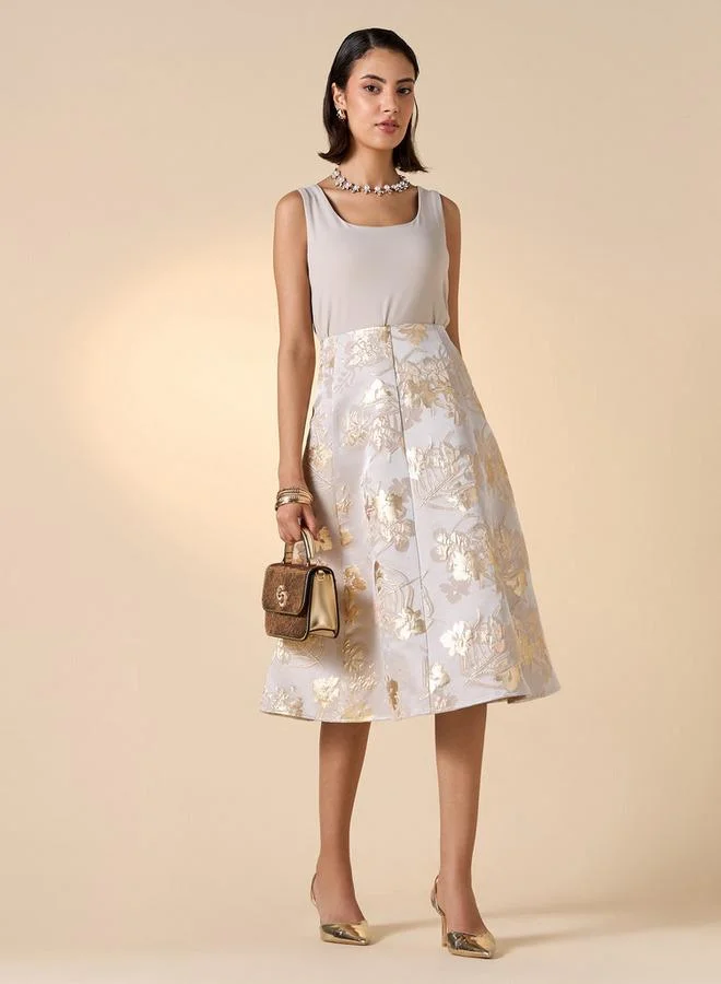 ايكونيك تنورة ميدي إيه لاين بتفاصيل زهور