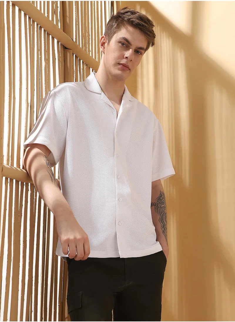 Dennis Lingo Upgrade your wardrobe with this premium White Relaxed fit Shirts Textured design crafted from 100% Polyester featuring Half Sleeve with Button closure.