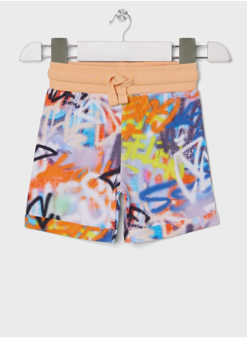 جس Infant Logo T-Shirt & Jersey Shorts Set