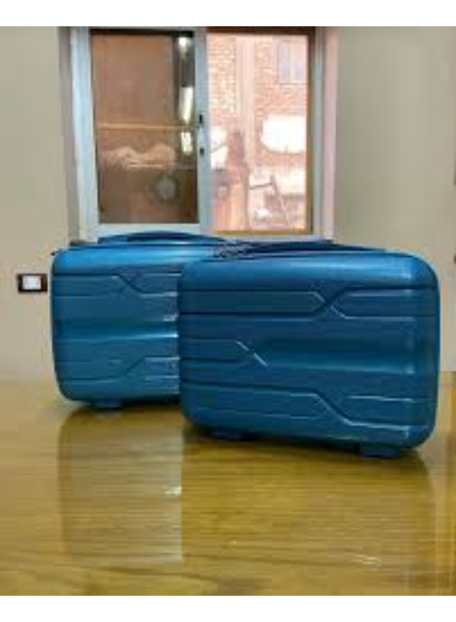 طقم علب ميكب هارد شيك وعملية، مثالية لحفظ وتنظيم مستحضرات التجميل. خامة قوية تتحمّل الاستخدام وتوفر حماية كاملة، مناسب للسفر والاستخدام اليومي - Image 1