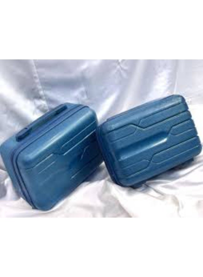 طقم علب ميكب هارد شيك وعملية، مثالية لحفظ وتنظيم مستحضرات التجميل. خامة قوية تتحمّل الاستخدام وتوفر حماية كاملة، مناسب للسفر والاستخدام اليومي - Image 2