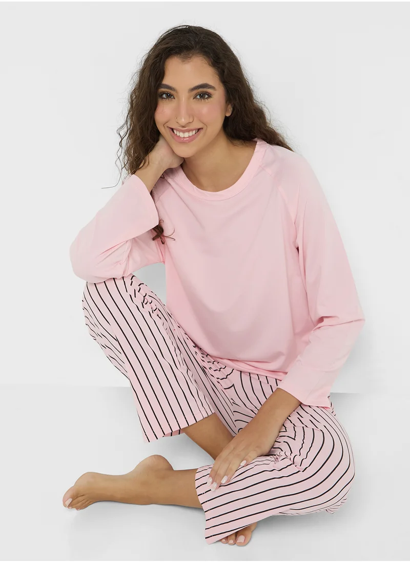 جينجر T-Shirt & Stripe Pyjama Set