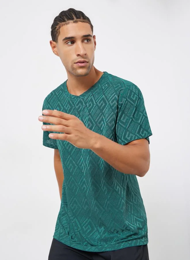 ستايلي اكتيف تيشيرت رياضي سريع الجفاف بطبعة هندسية