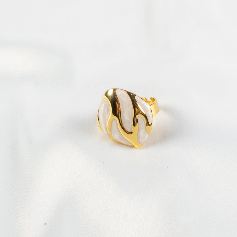 خاتم أستانليس ستيل ذهبي × أبيض  فري سايز - Image 2