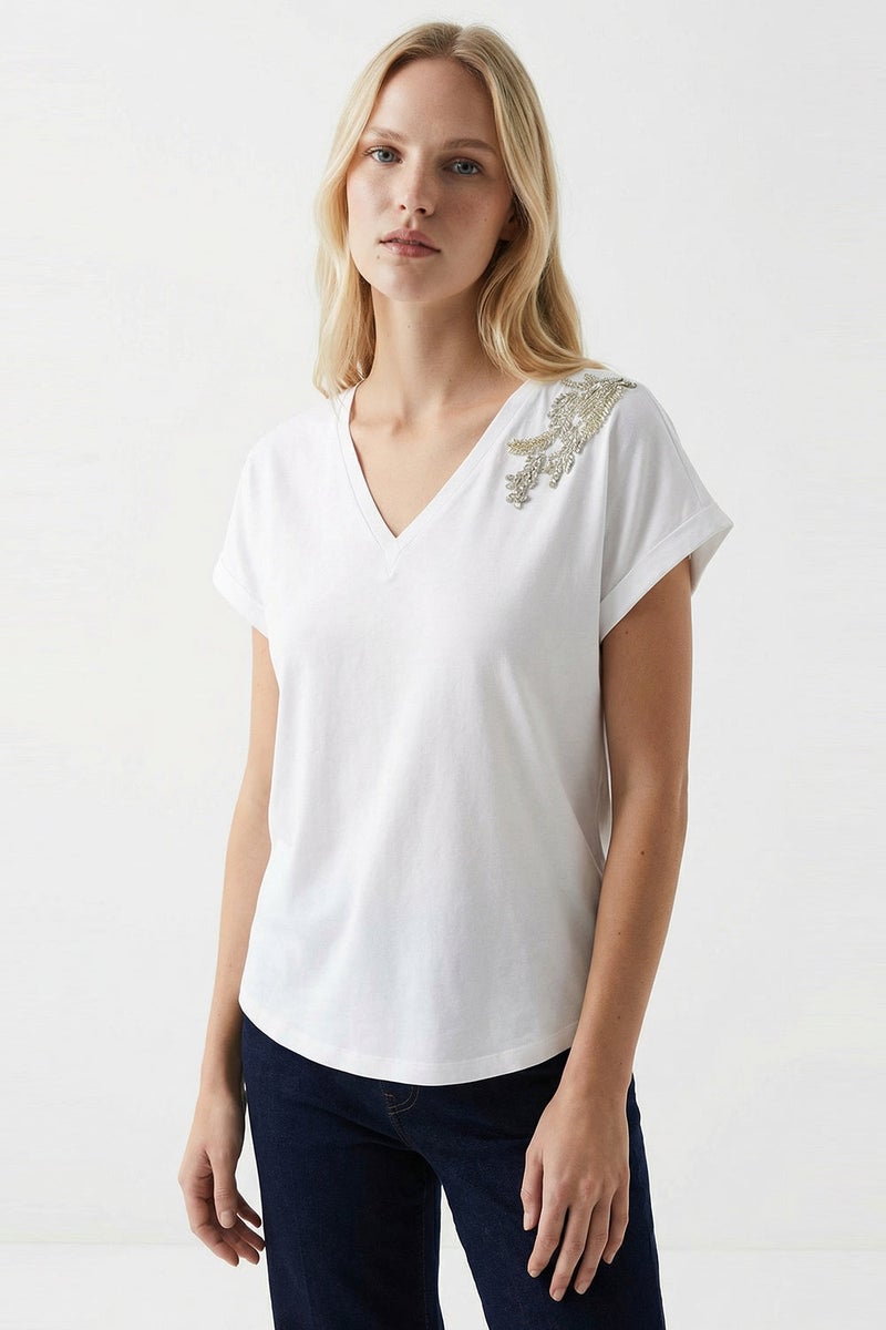 EXQUISE V-Neck Embroidered Detail Regular Knit White T-Shirt - Image 5