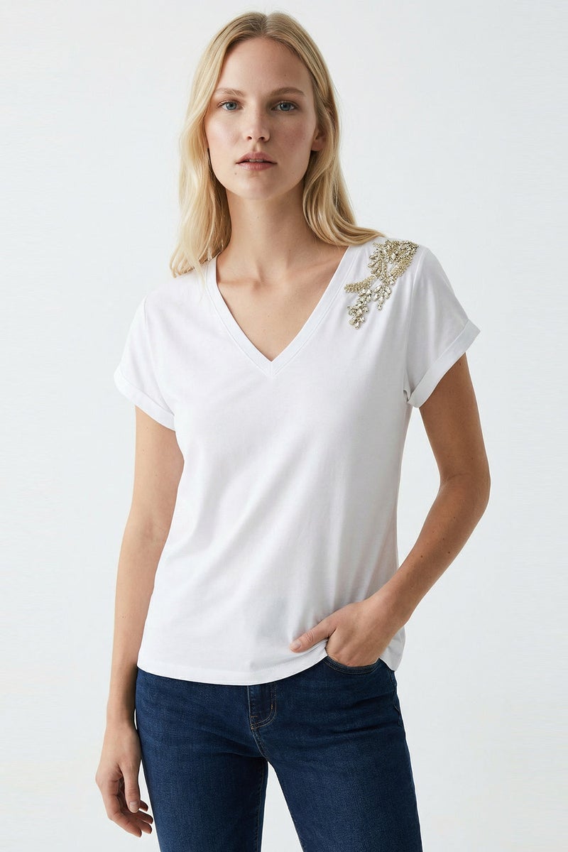 EXQUISE V-Neck Embroidered Detail Regular Knit White T-Shirt - Image 2