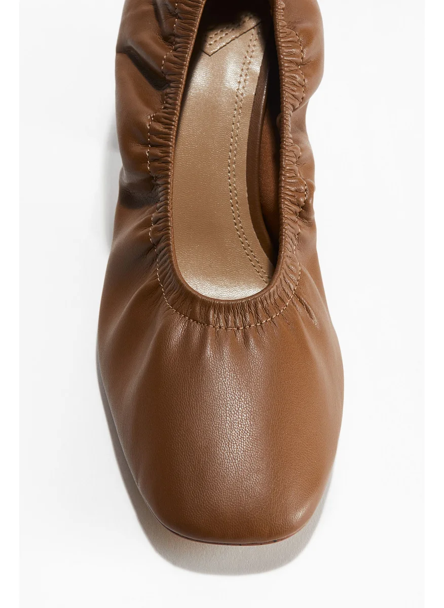 اتش اند ام Block-Heeled Court Shoes