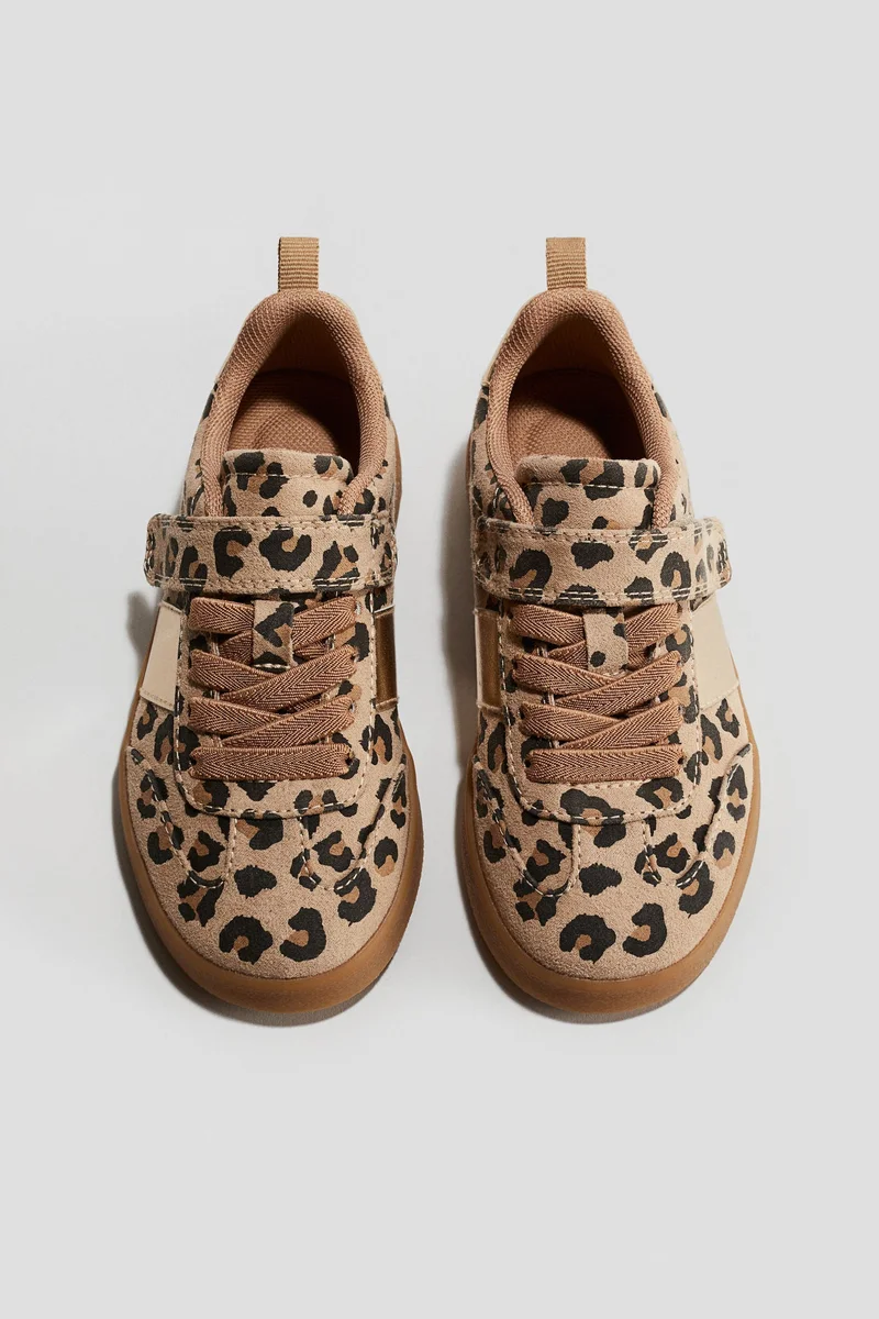 اتش اند ام حذاء رياضي