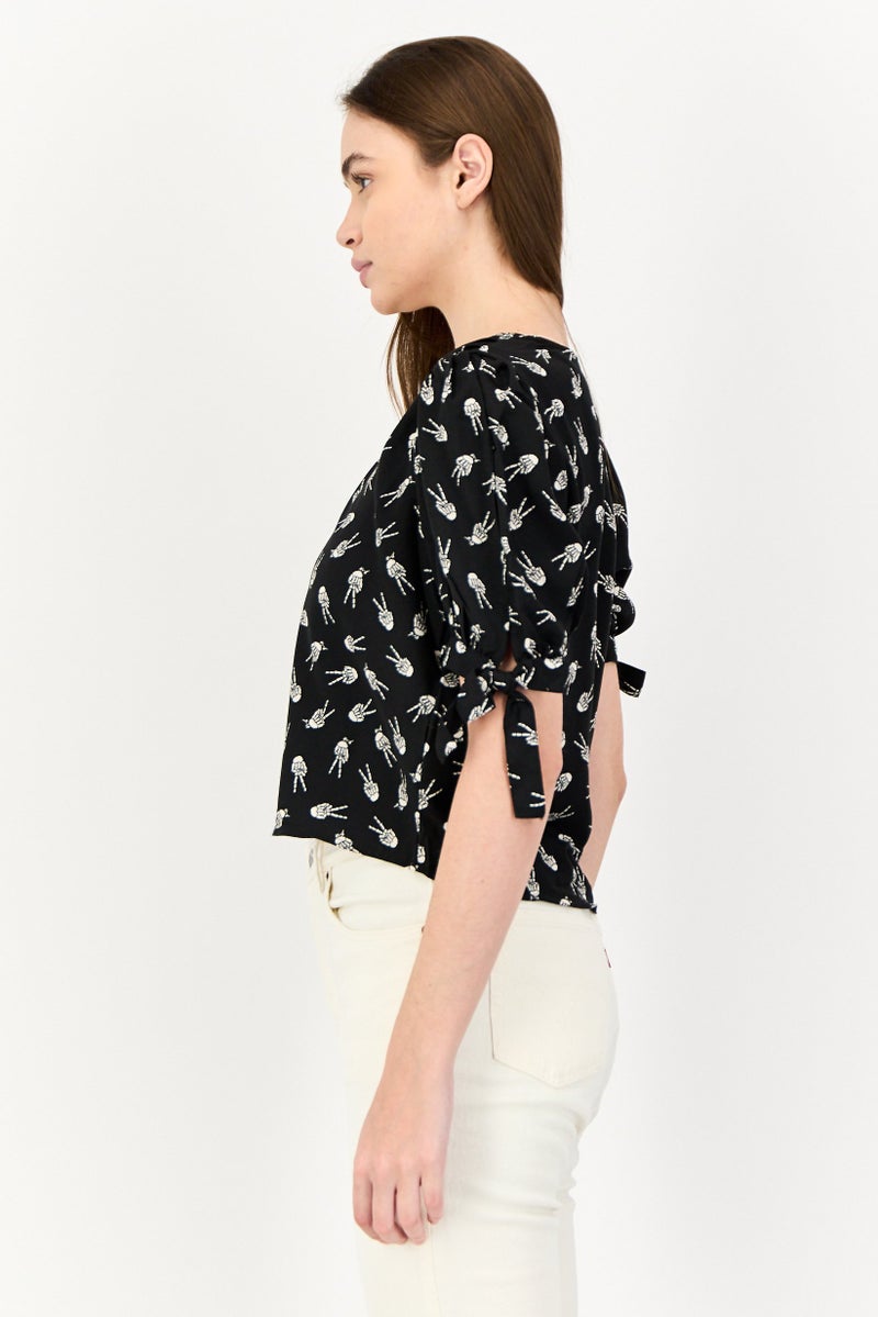 ONLY Women V Neck Short Sleeves Allover Print Blouse, Black  - Image 2