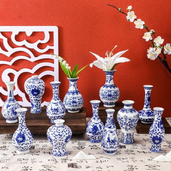 12 PCS PORCELAIN BLUE AND WHITE VASE MINI CHINOISERIE BUD VASE VINTAGE CERAMIC ORIENTAL HANDMADE CHINESE FLOWER JARDINIERE FOR HOME OFFICE SHELF TABLE CENTERPIECES CHRISTMAS DECORCLASSIC