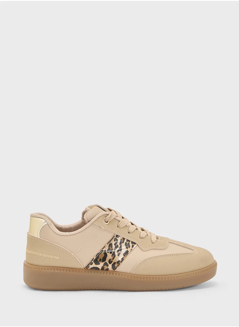 Andarina Ladies Lace Up Sneaker
