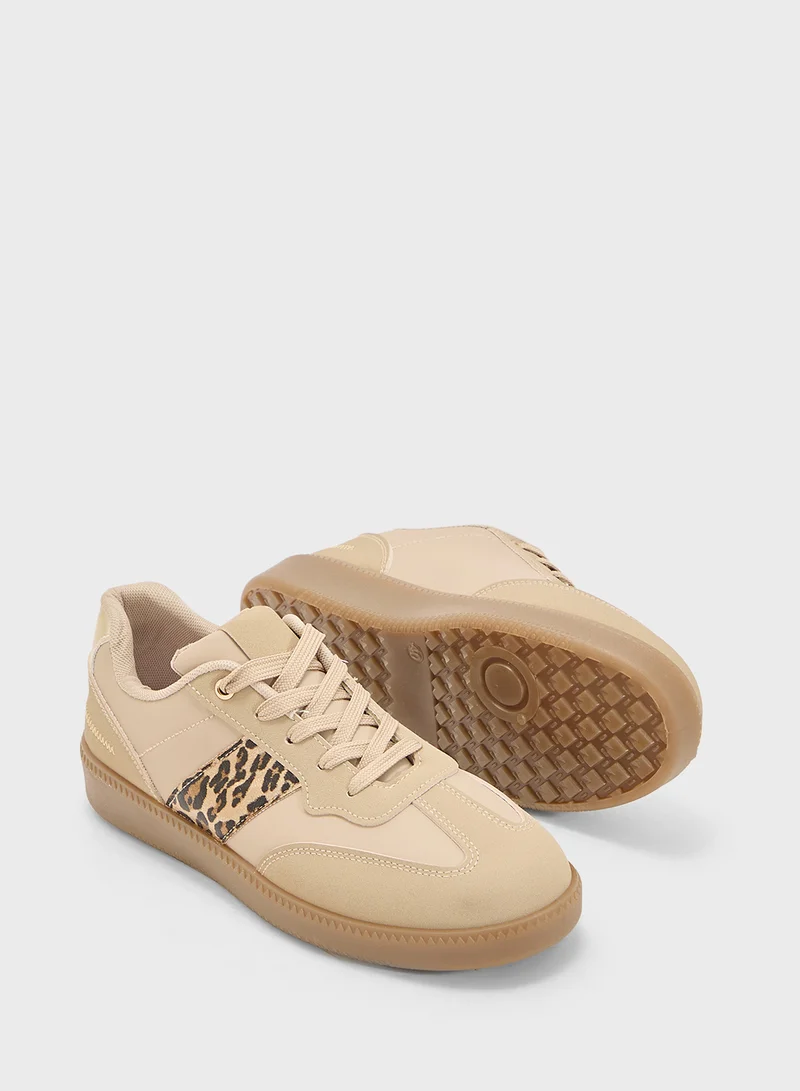 Andarina Ladies Lace Up Sneaker