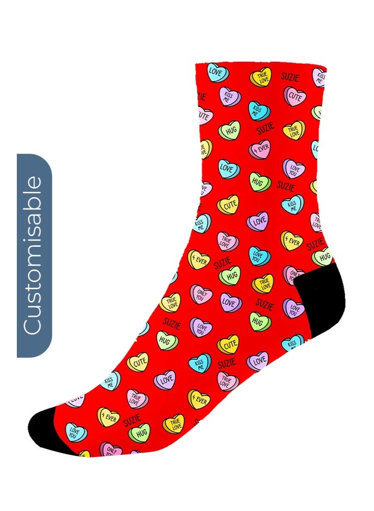 شير ذا لوف  جوارب حمراء مخصصة باسمك – تصميم الحب والعناق والقلوب - Image 2
