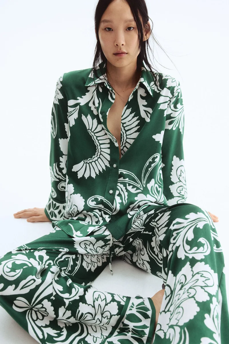 اتش اند ام قميص مزين بنقشة