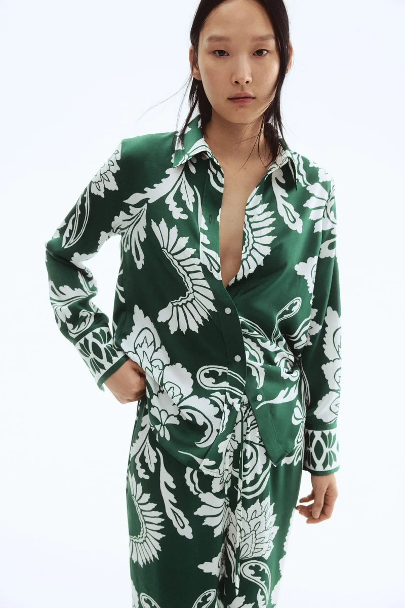 اتش اند ام قميص مزين بنقشة