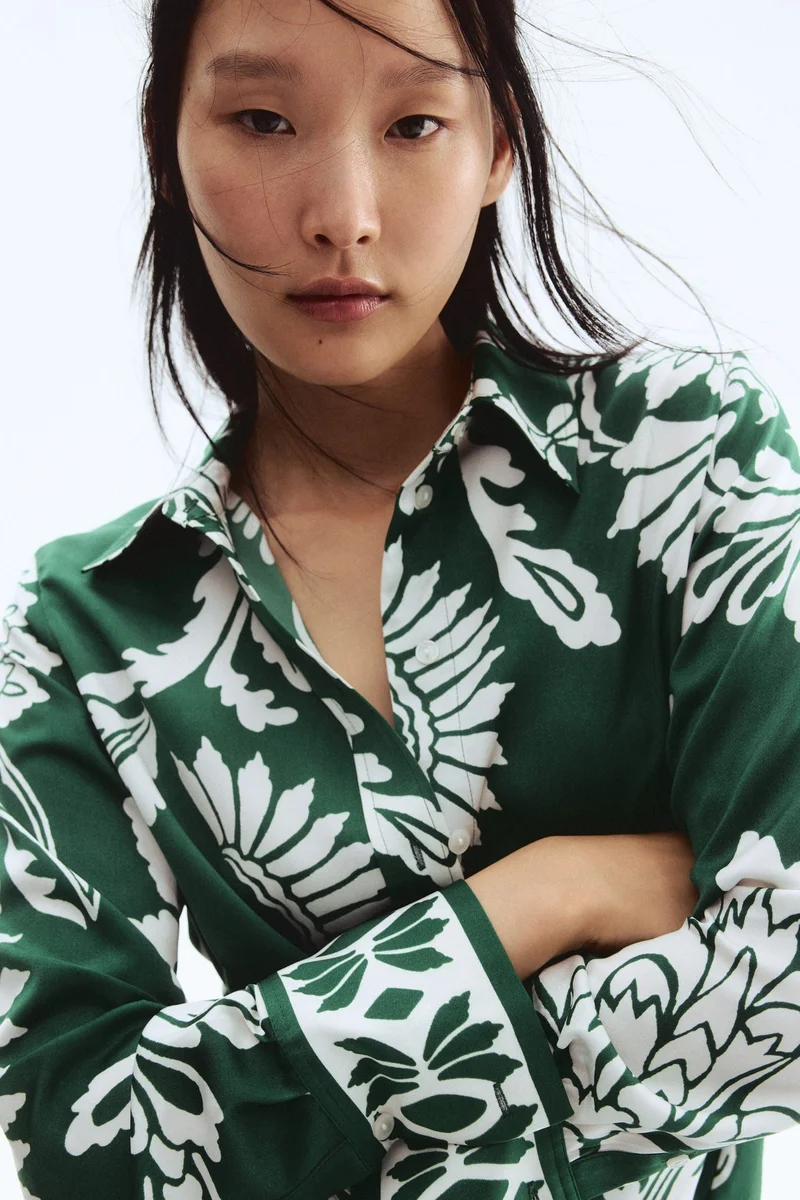 اتش اند ام قميص مزين بنقشة