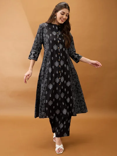 جلو باص Women Black Ethnic Print Mandarin Collar Button Down A-Line Kurta With Straight Pant Set