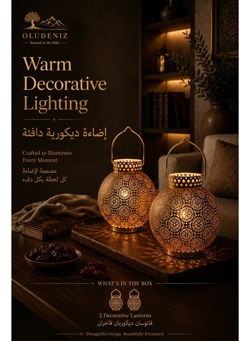 أولودينيز  طقم فوانيس معدنية تراثية (قطعتان) – مع ملحقات كاملة وسلك إضاءة داخلي – تعمل بالبطارية، نقش محفور بالكامل، إضاءة LED دافئة للديكور(أبيض × ذهبي) - Image 1
