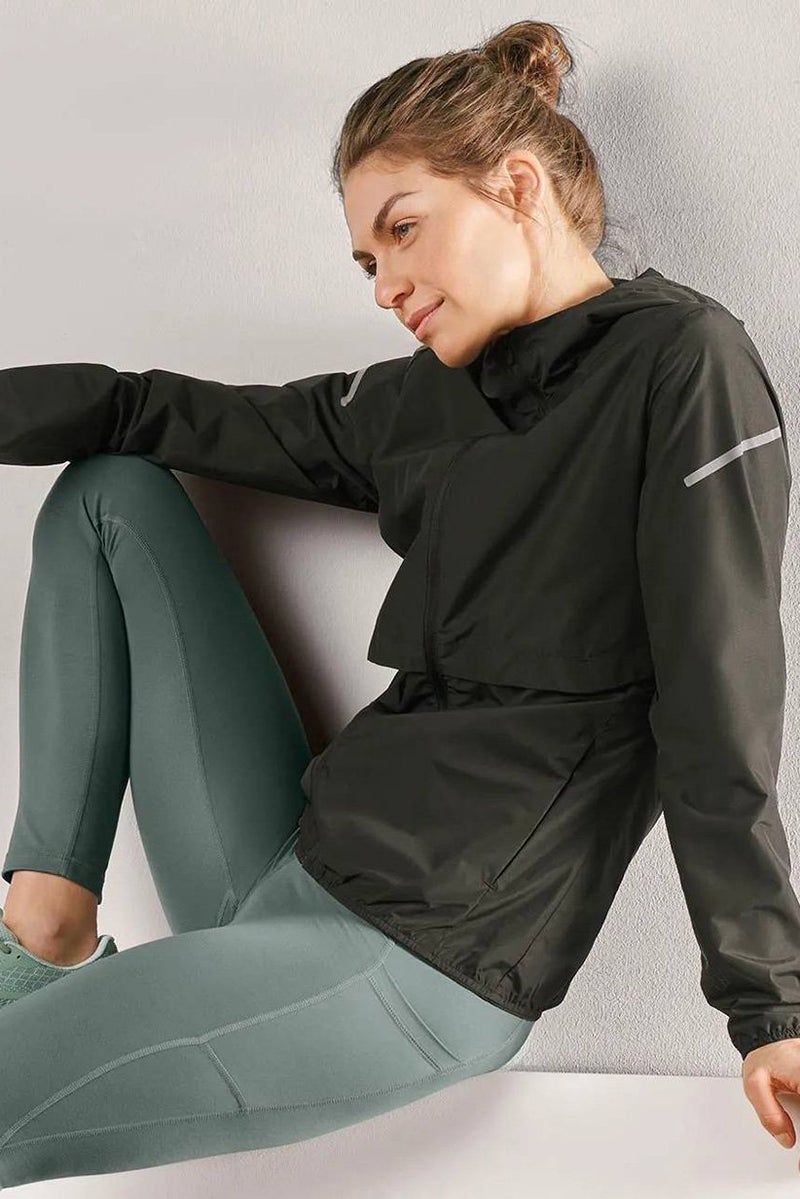 Tchibo جاكيت رياضي نسائي بأكمام طويلة مناسب للجري، أسود - Image 1