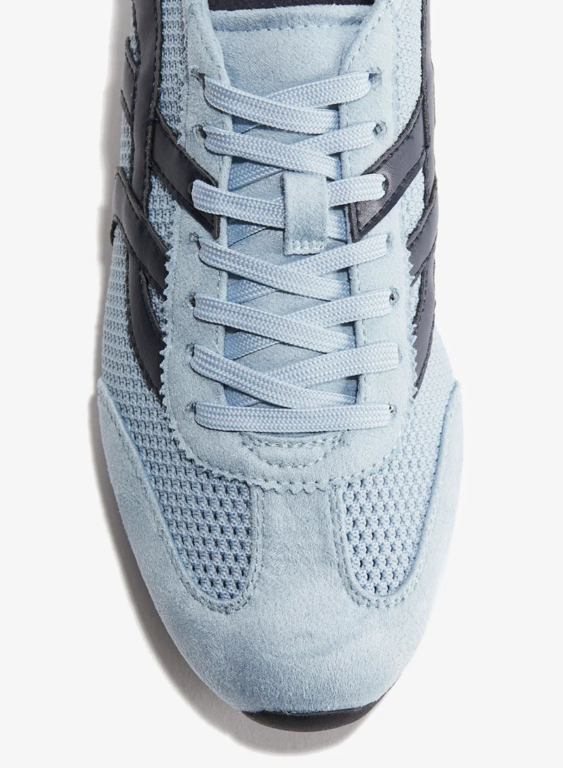 اتش اند ام أحذية رياضية