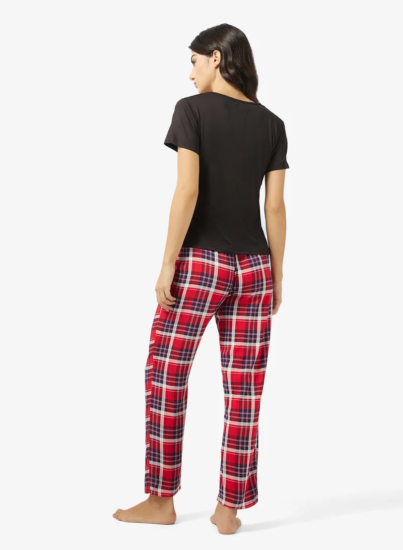 جينجر Graphic T-Shirt & Checkered Pyjama Set