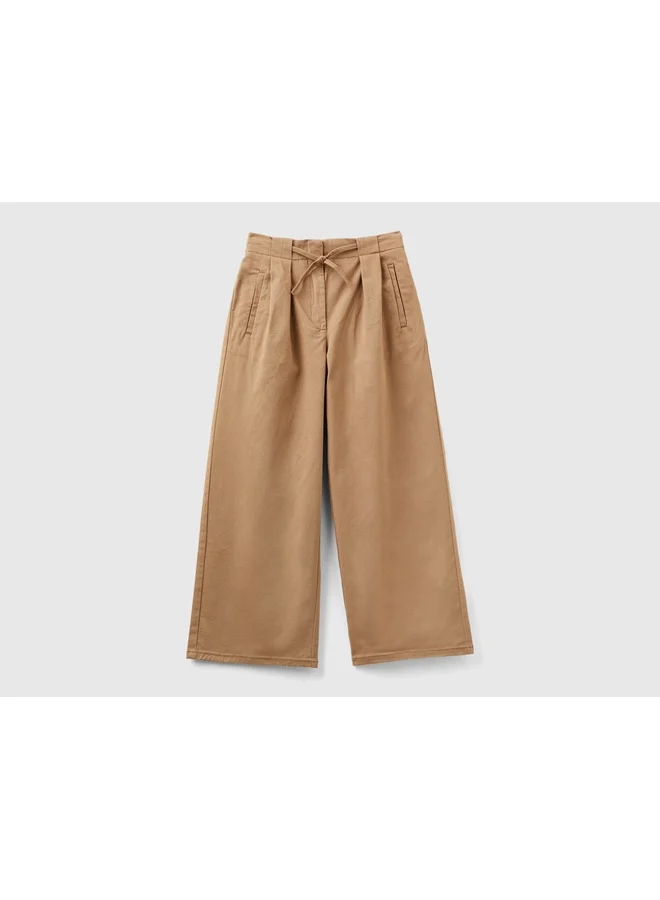 يونايتد كولورز أوف بينتيون Wide Fit Trousers In Stretch Cotton