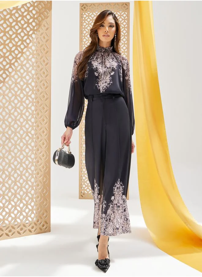 Styli Placement Print Balloon Sleeve Blouse