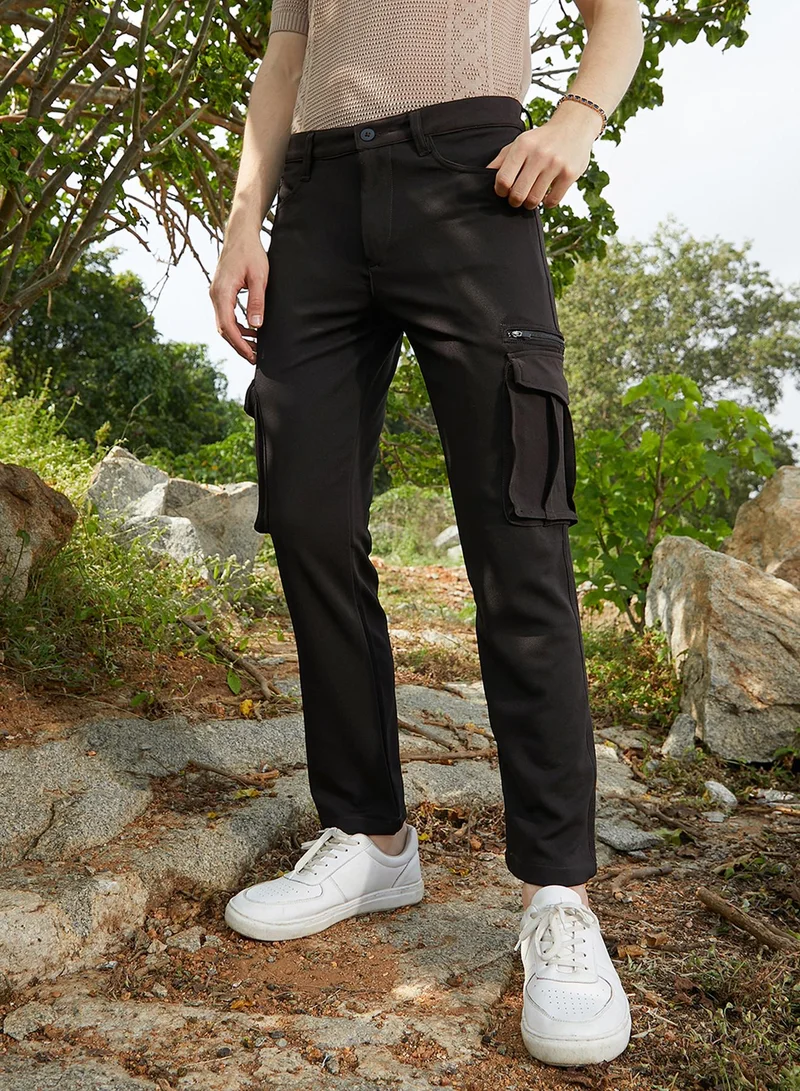 Campus Sutra Campus Sutra Men's Obsidian Black Slim-Fit Utility Trousers For Casual Wear | Low-Rise | 6 Pockets | Button Closure | Cargo Pants Crafted With Comfort Fit For Everyday Wear