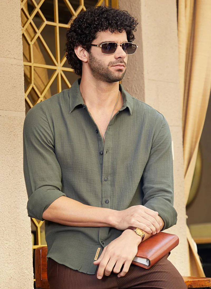 كامبوس سوترا Men's Ash Grey Breezy-Weave Shirt For Casual Wear | Spread Collar | Long Cuffed Sleeves | Button Closure | Shirt Crafted With Comfort Fit For Everyday Wear